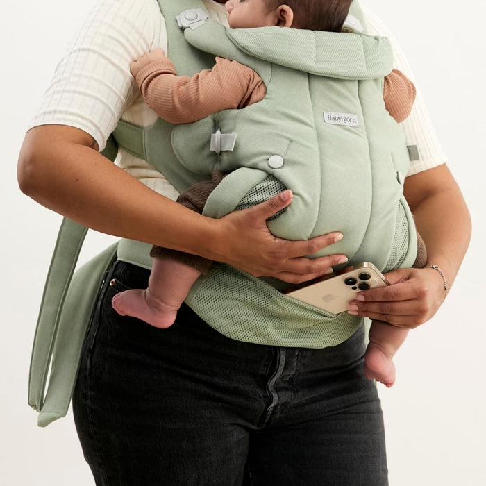 BabyBjörn Baby Carrier Hold
