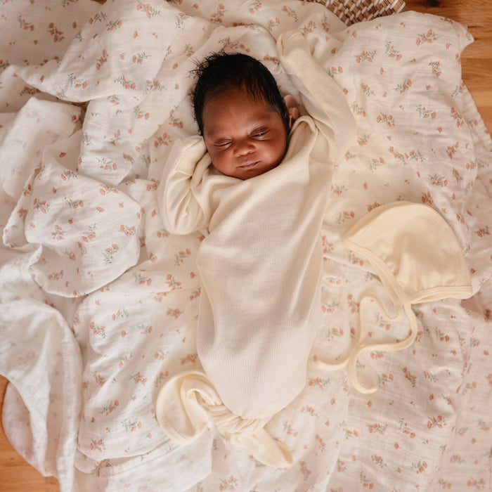 Mushie Ribbed Baby Bonnet